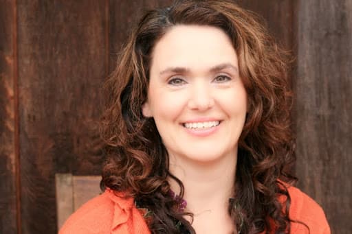 Angie Chisolm headshot